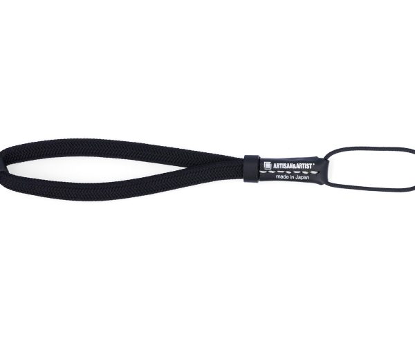 Dây đeo tay máy ảnh Artisan & Artist ACAM-311PA màu đen với thiết kế dạng bản dẹt và móc gắn cao cấp